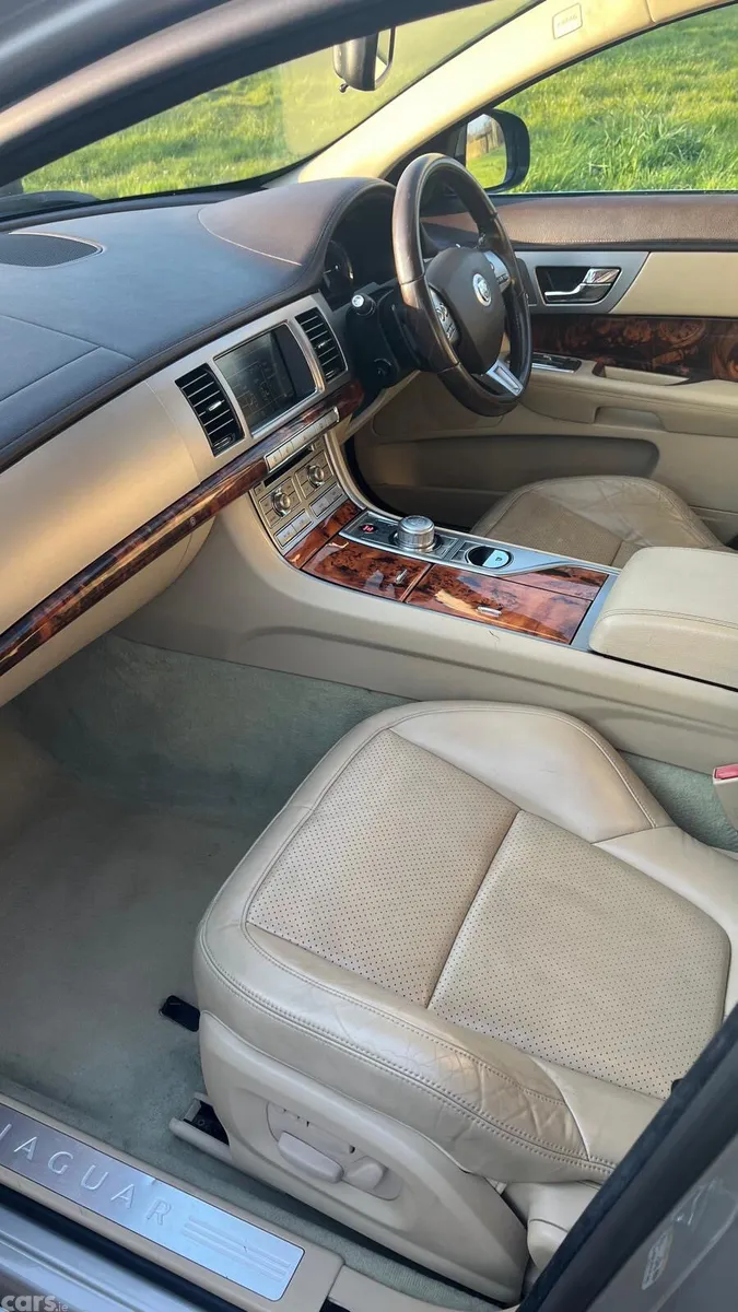 Jaguar XF Saloon, Diesel, 2010, Gold