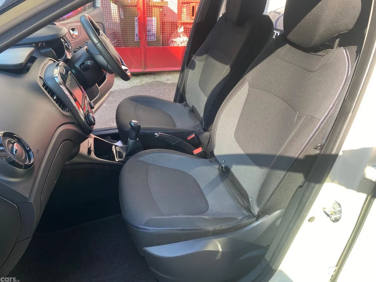 Renault Captur Hatchback, Diesel, 2016, White