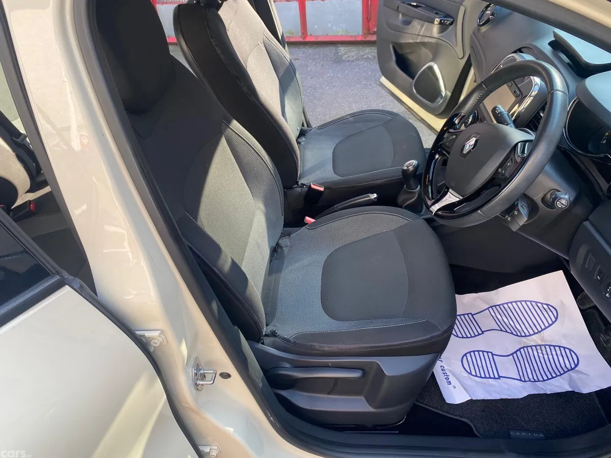 Renault Captur Hatchback, Diesel, 2016, White