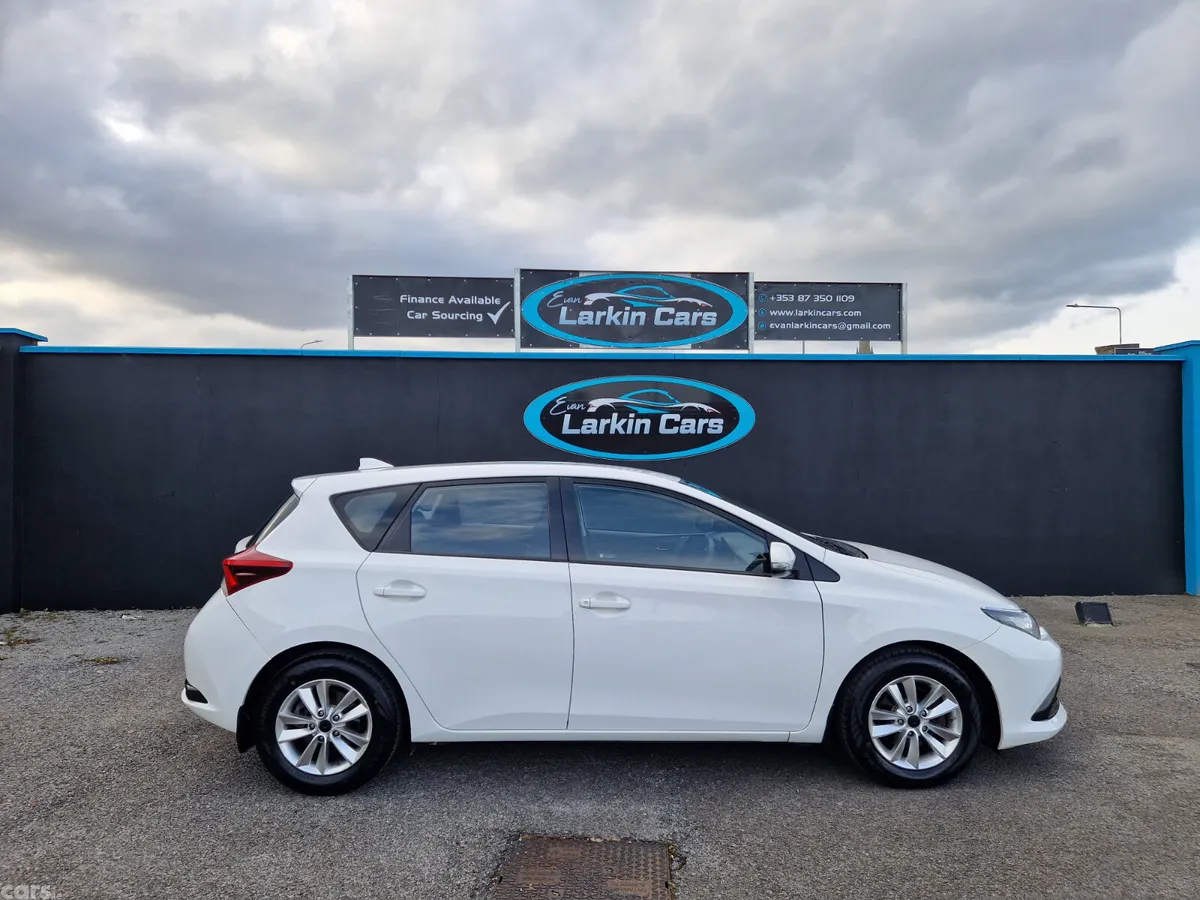 Toyota Auris MPV, Petrol, 2016, White