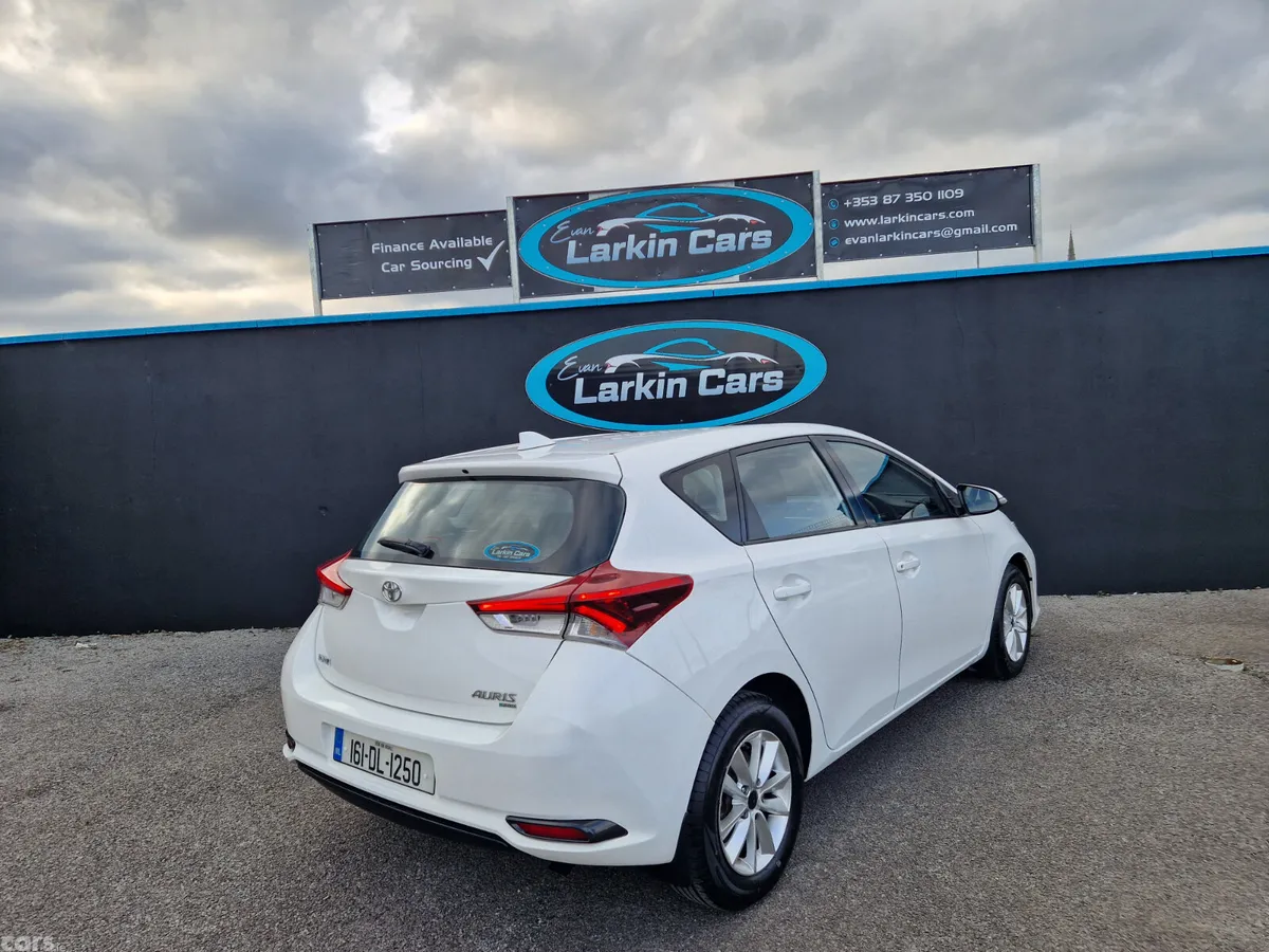 Toyota Auris MPV, Petrol, 2016, White