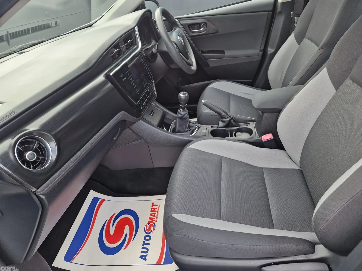 Toyota Auris MPV, Petrol, 2016, White