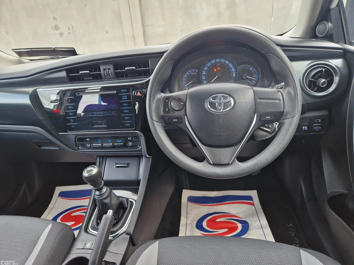 Toyota Auris MPV, Petrol, 2016, White