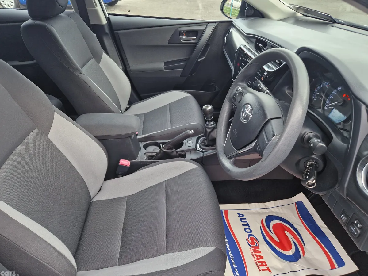 Toyota Auris MPV, Petrol, 2016, White