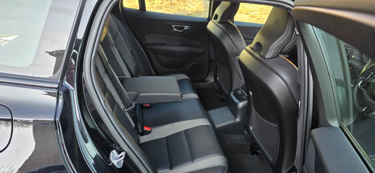 Volvo V60 Estate, Petrol Plug-in Hybrid, 2022, Black