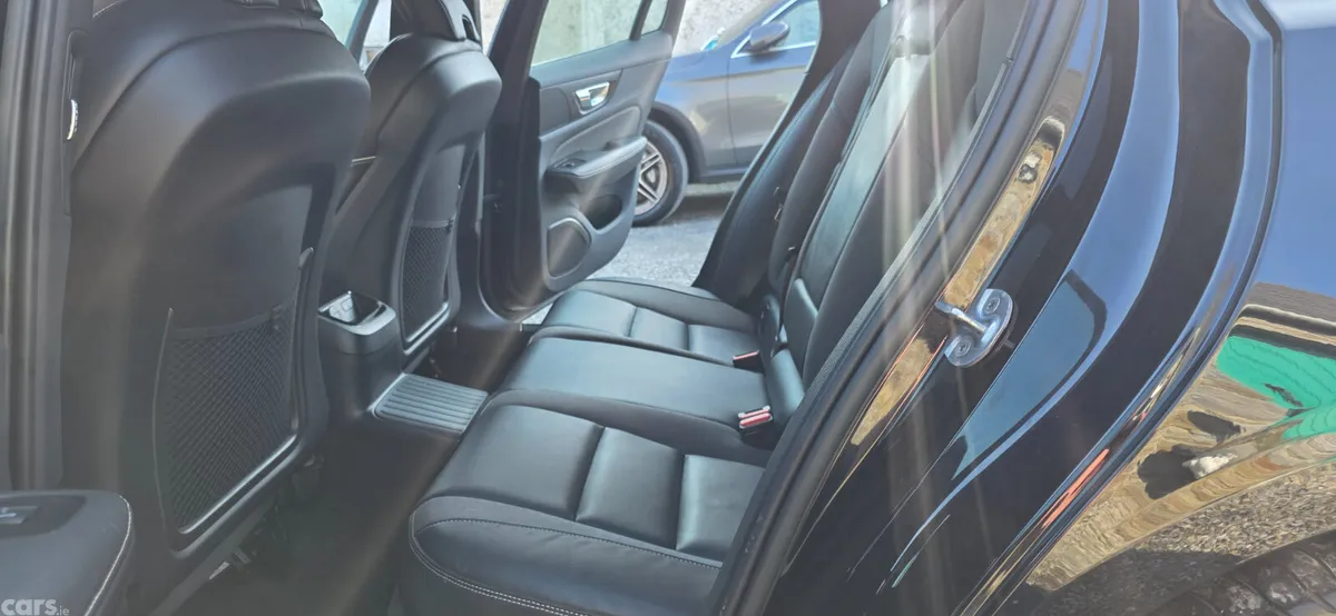 Volvo V60 Estate, Petrol Plug-in Hybrid, 2022, Black