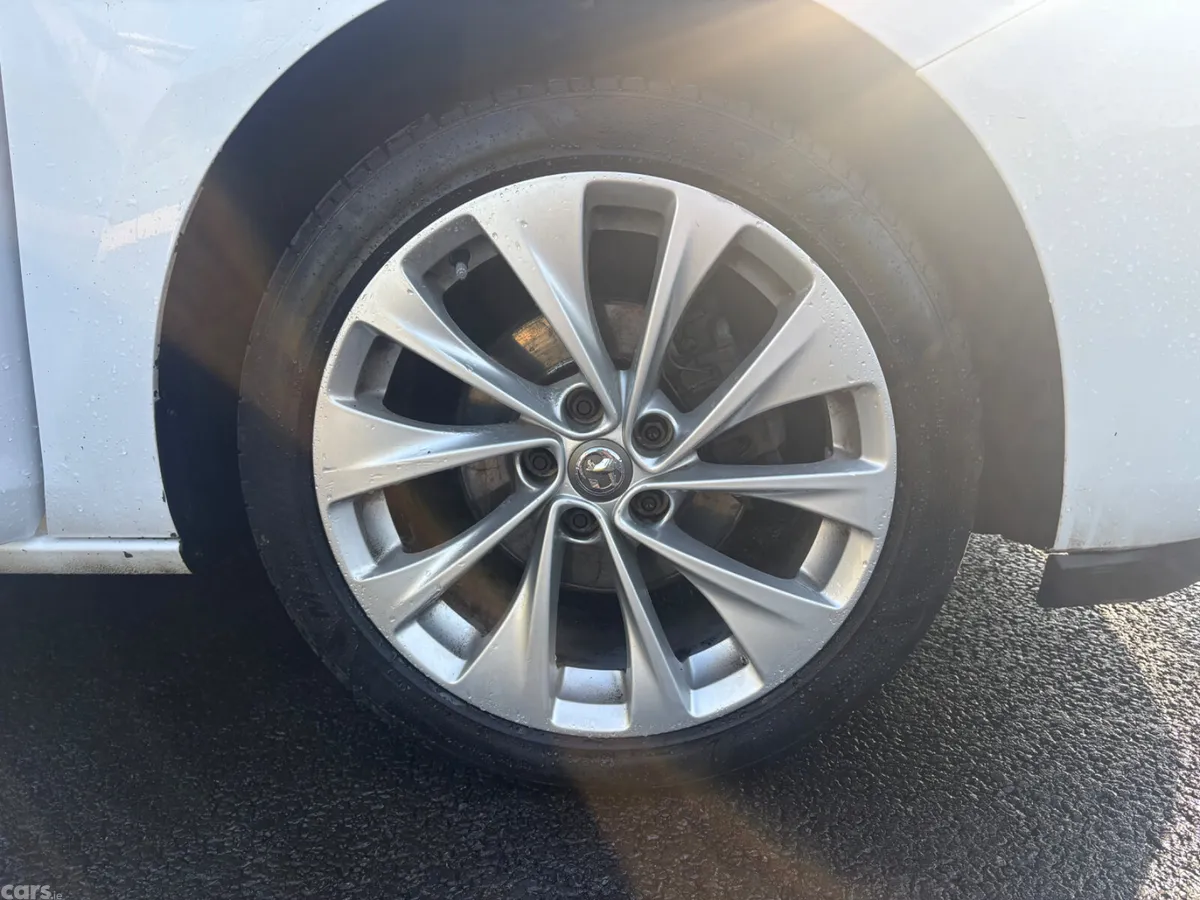 Vauxhall Astra Hatchback, Petrol, 2016, White