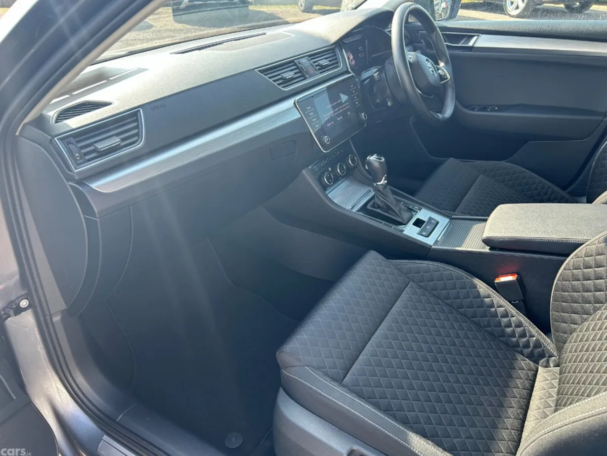 Skoda Superb Hatchback, Diesel, 2022, Grey
