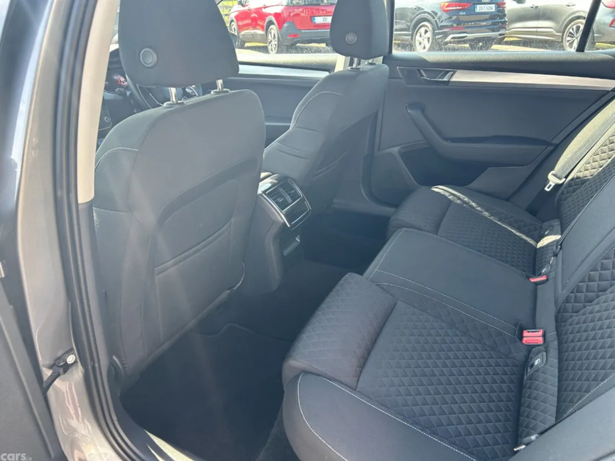 Skoda Superb Hatchback, Diesel, 2022, Grey