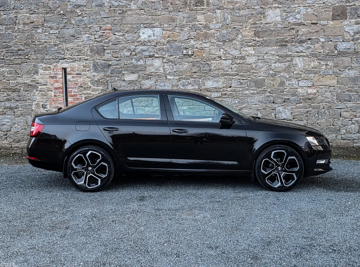 Skoda Octavia Saloon, Diesel, 2020, Black