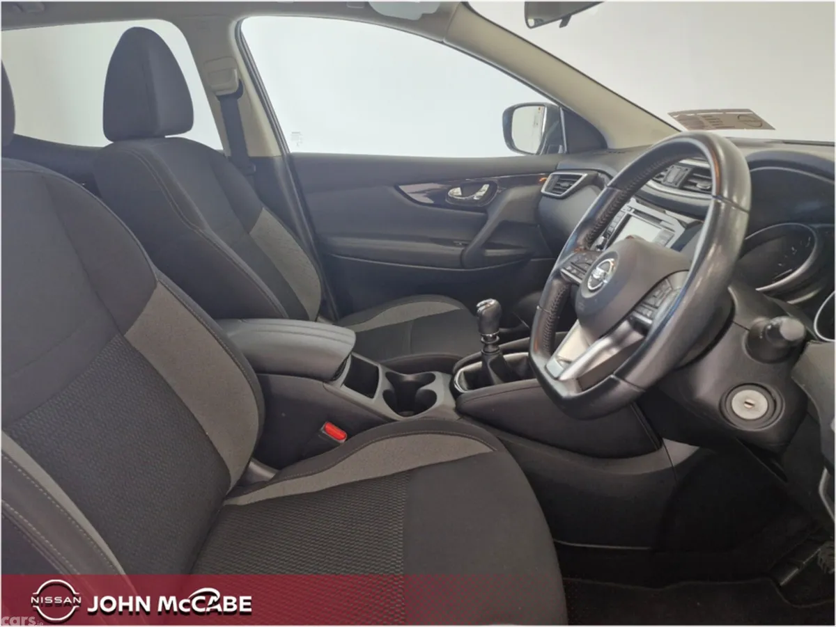 Nissan Qashqai MPV, Petrol, 2020, Red