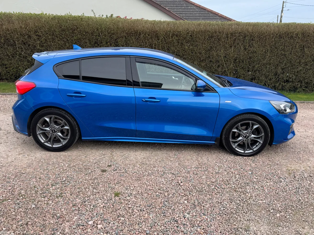 Ford Focus Hatchback, Diesel, 2020, Blue