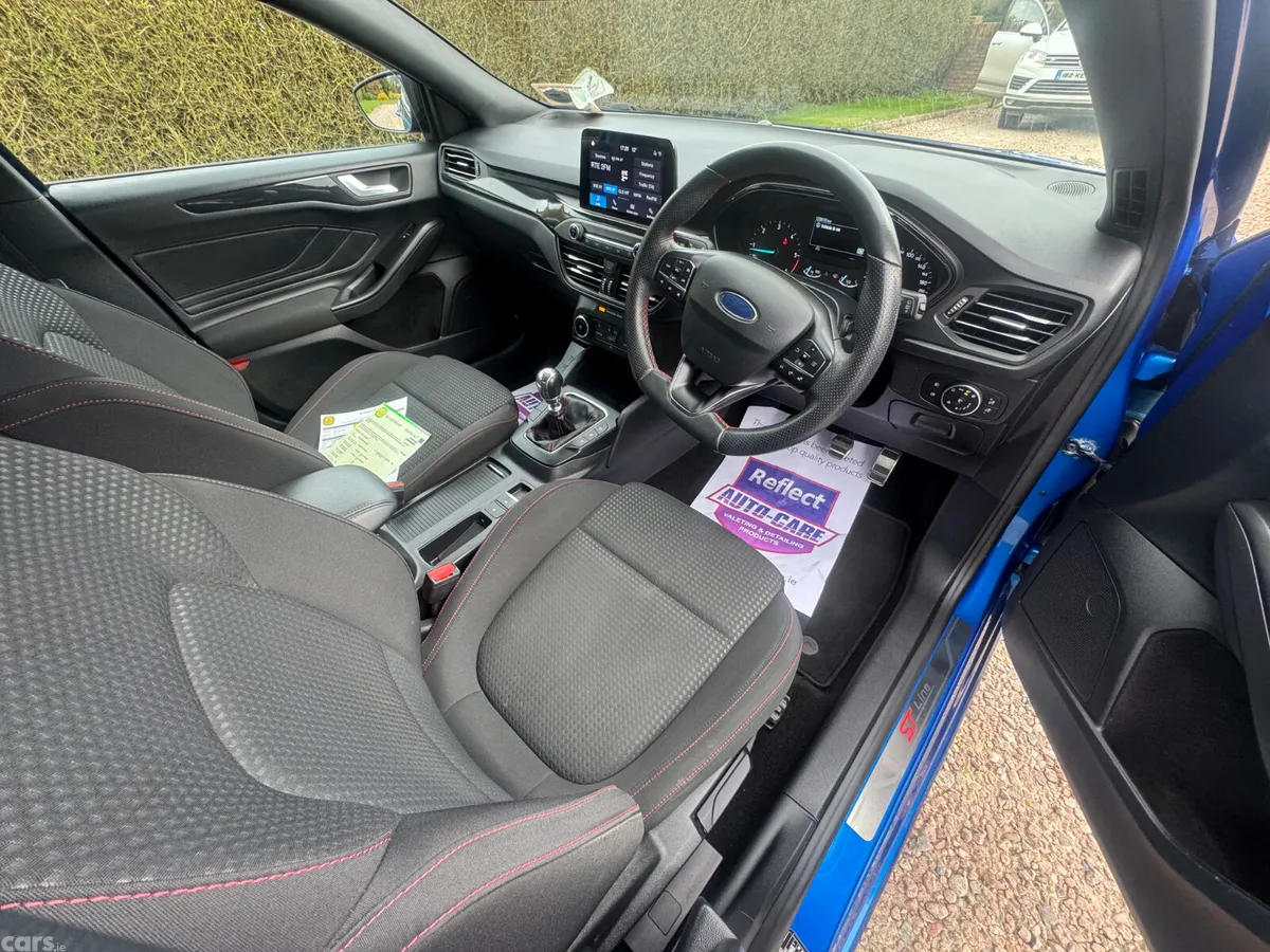 Ford Focus Hatchback, Diesel, 2020, Blue