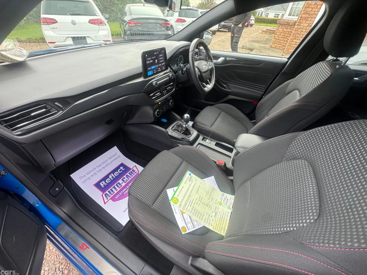 Ford Focus Hatchback, Diesel, 2020, Blue