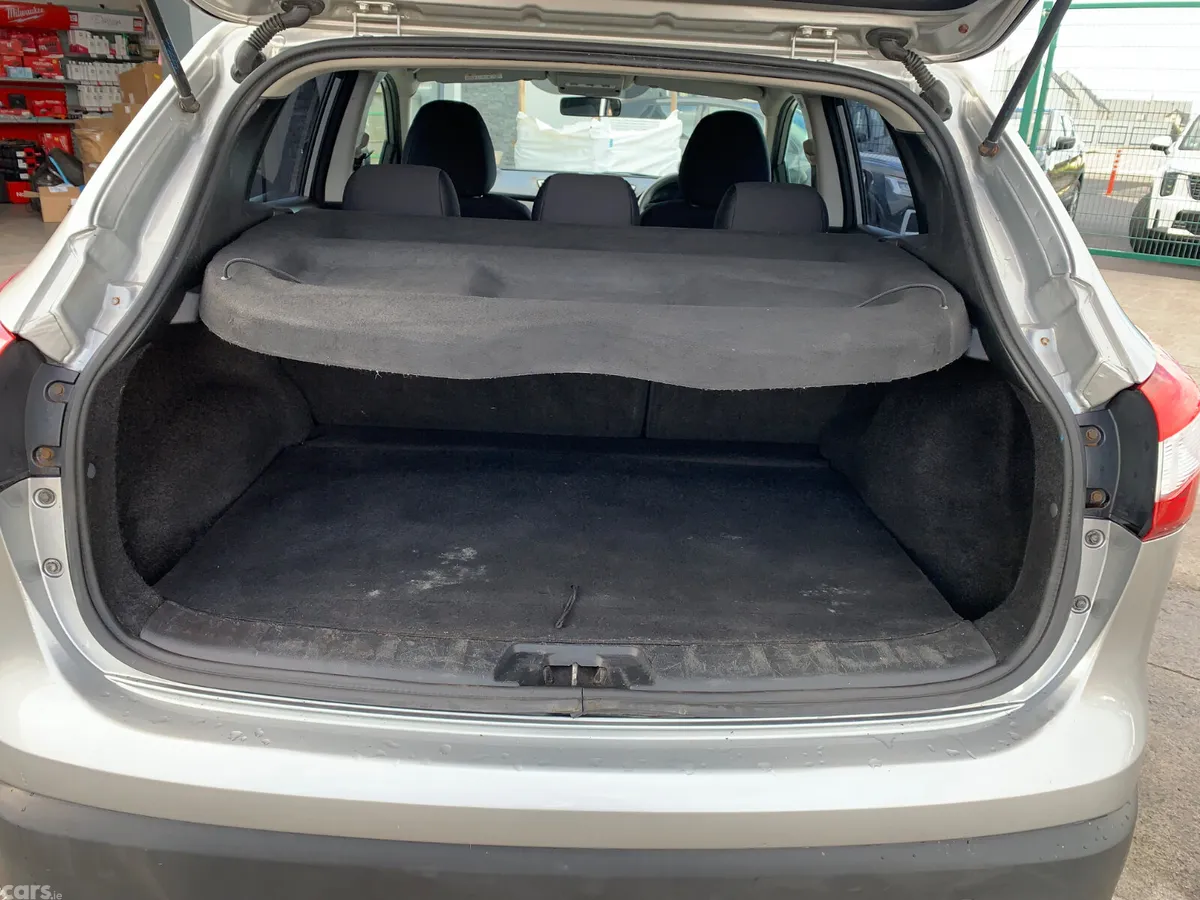 Nissan Qashqai Hatchback, Diesel, 2016, Silver