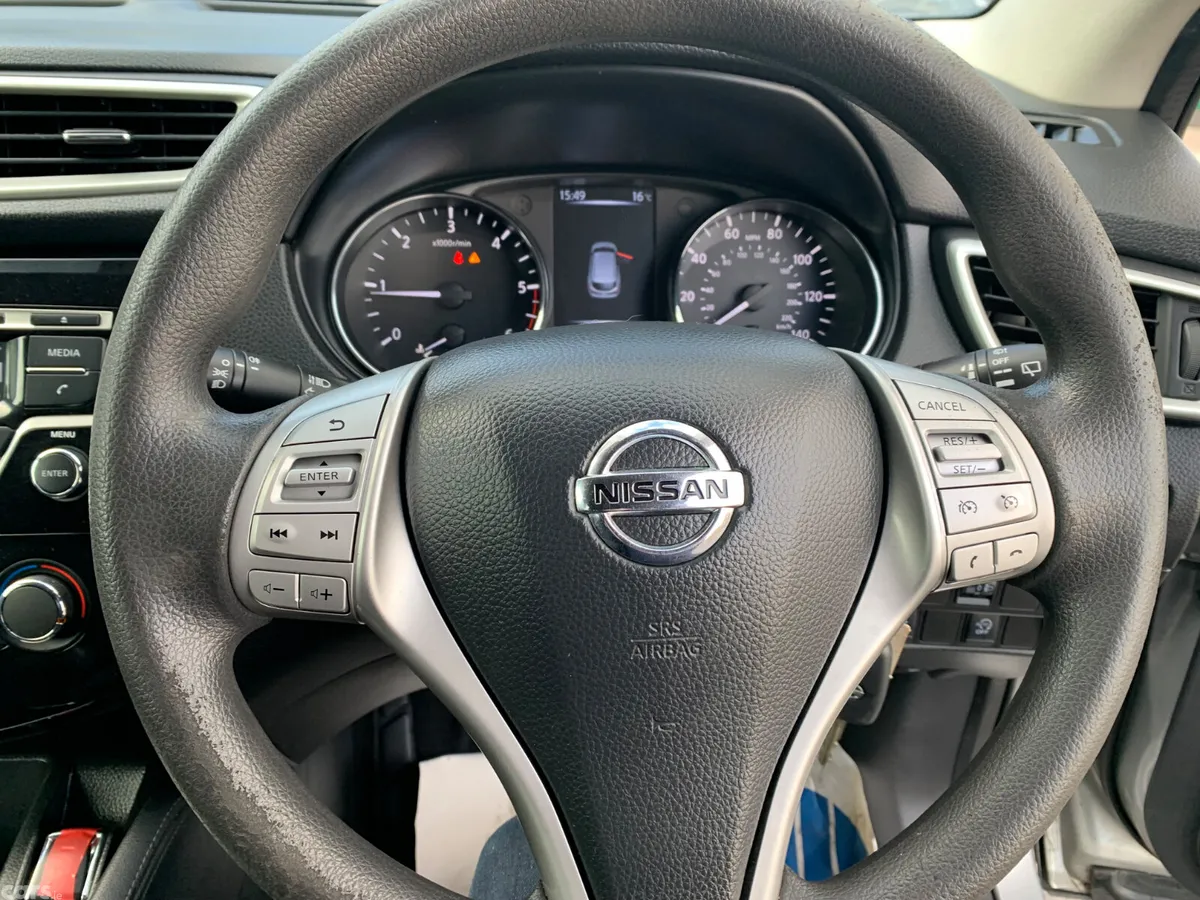 Nissan Qashqai Hatchback, Diesel, 2016, Silver