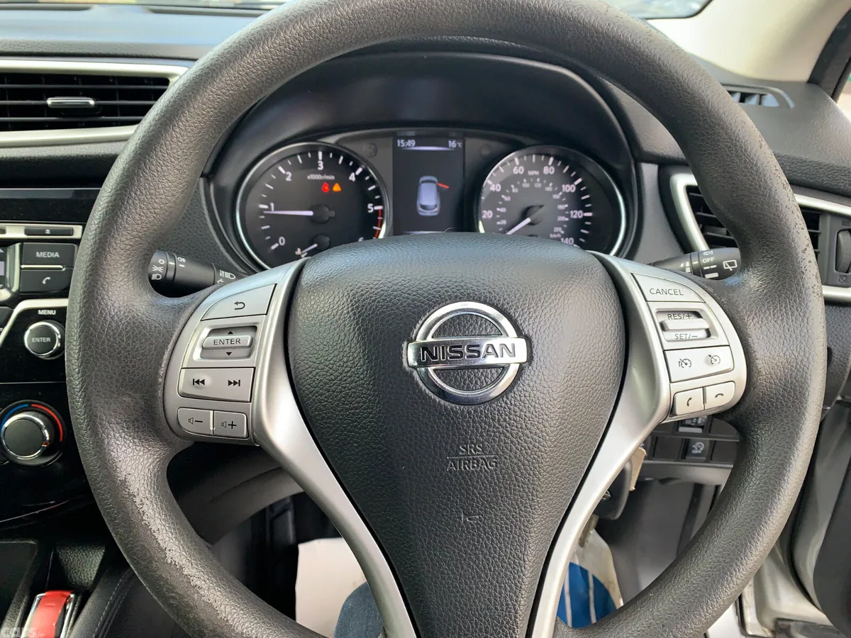 Nissan Qashqai Hatchback, Diesel, 2016, Silver