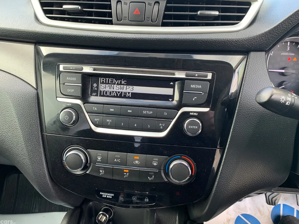 Nissan Qashqai Hatchback, Diesel, 2016, Silver