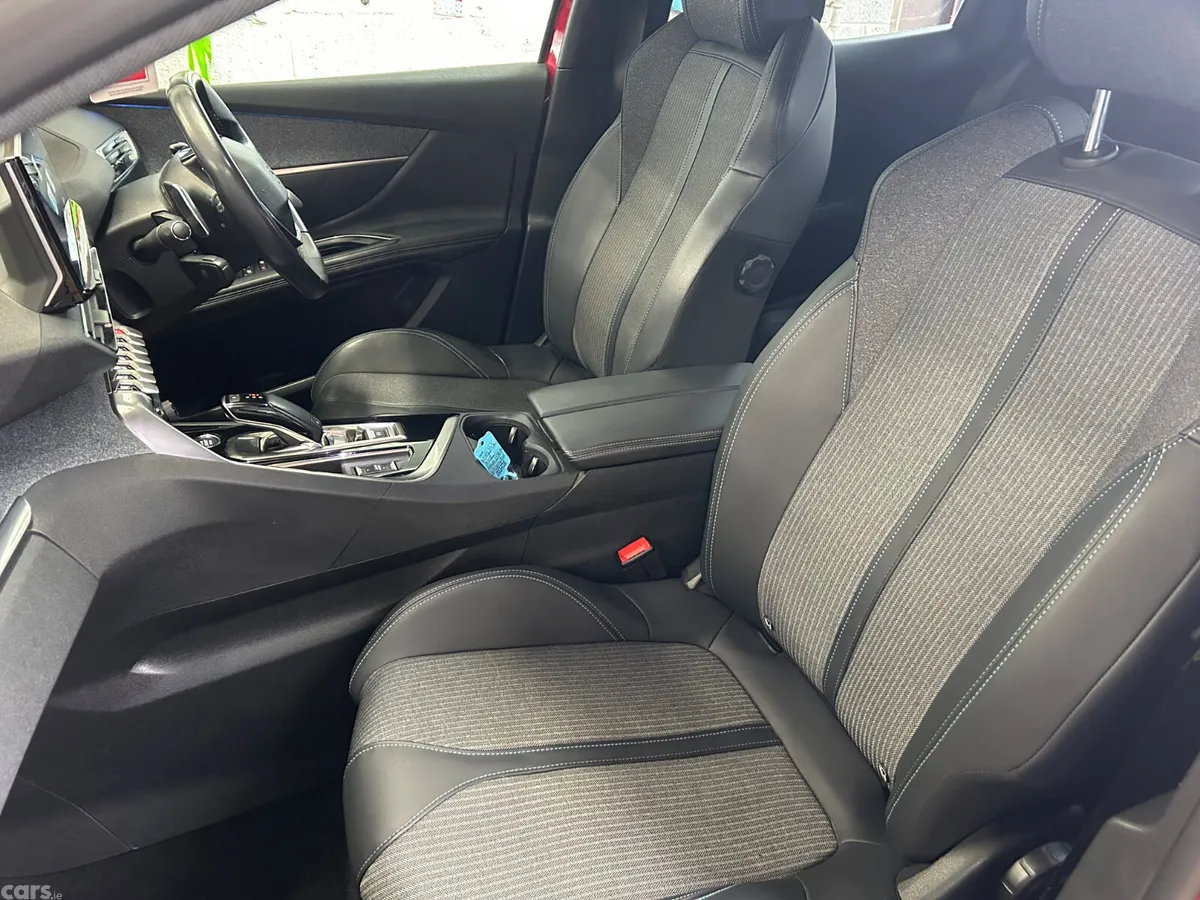 Peugeot 3008 MPV, Diesel, 2023, Red