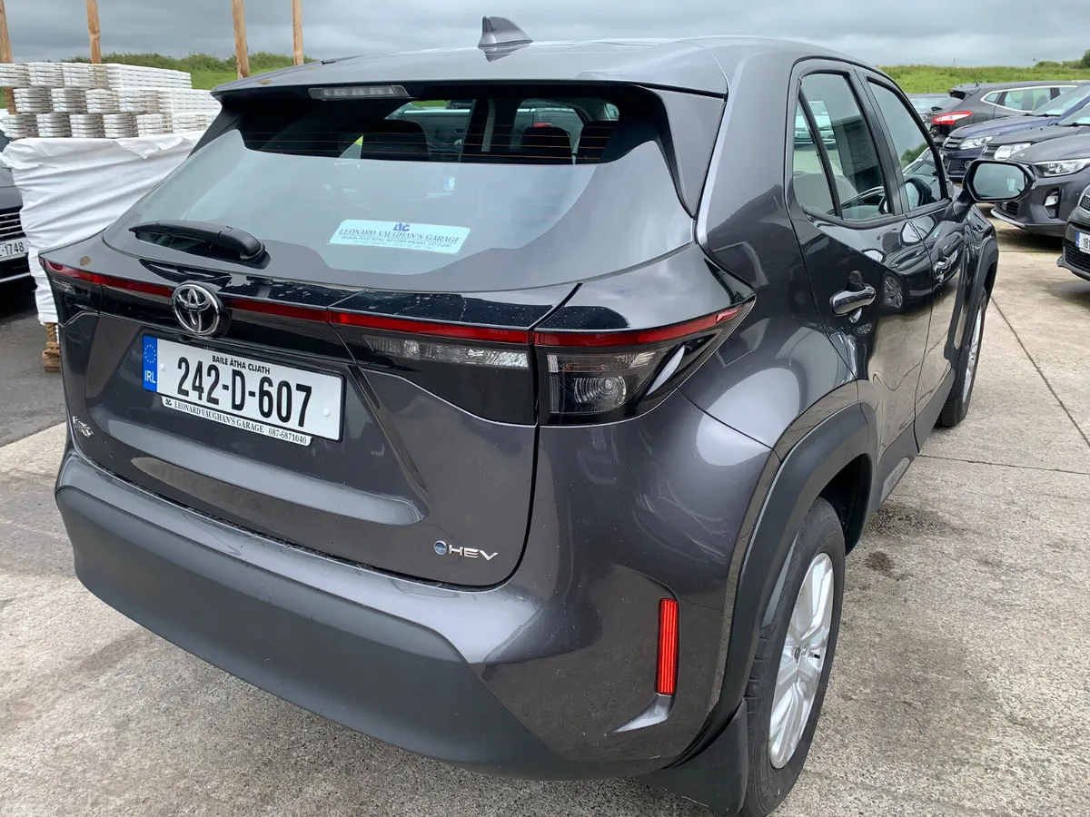 Toyota Yaris Cross Hatchback, Petrol Hybrid, 2024, Grey