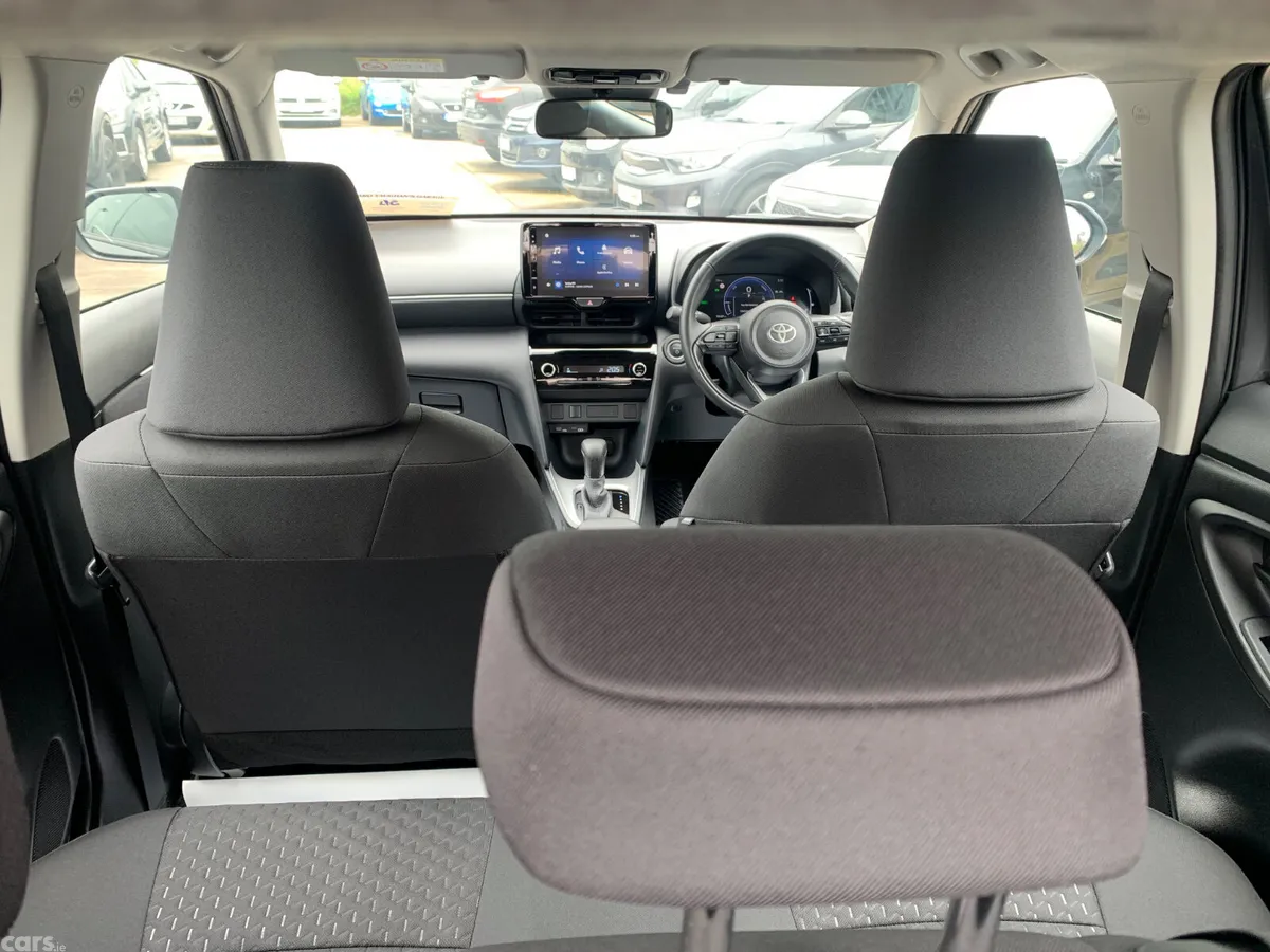 Toyota Yaris Cross Hatchback, Petrol Hybrid, 2024, Grey