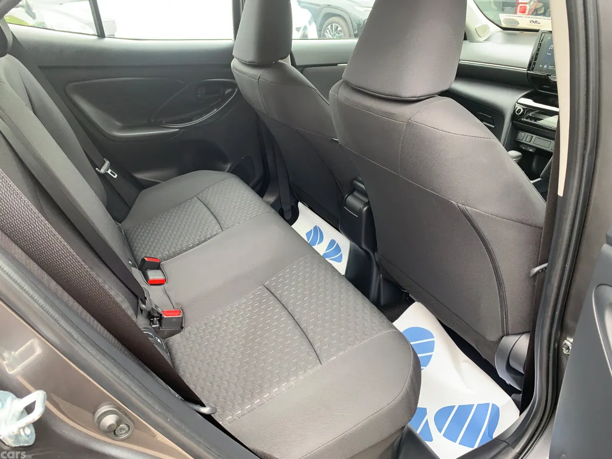 Toyota Yaris Cross Hatchback, Petrol Hybrid, 2024, Grey