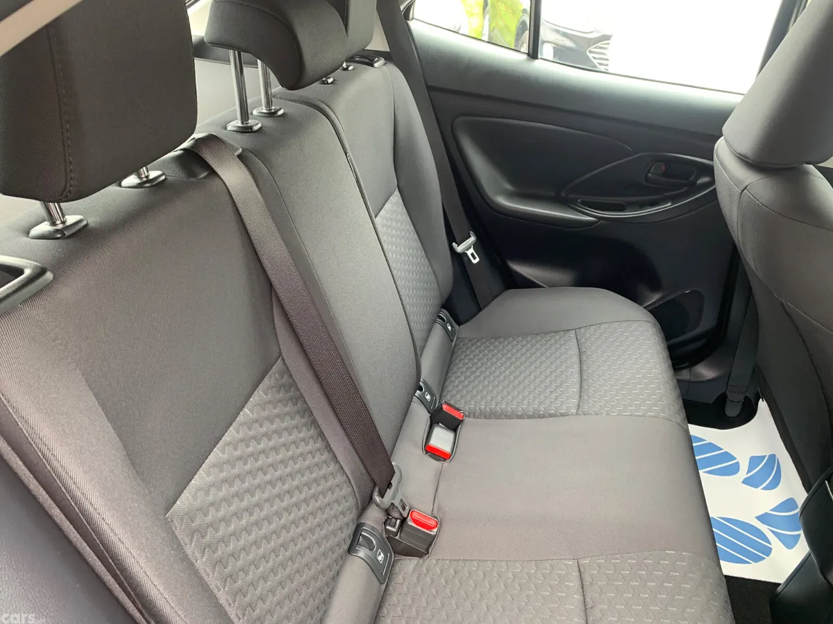 Toyota Yaris Cross Hatchback, Petrol Hybrid, 2024, Grey