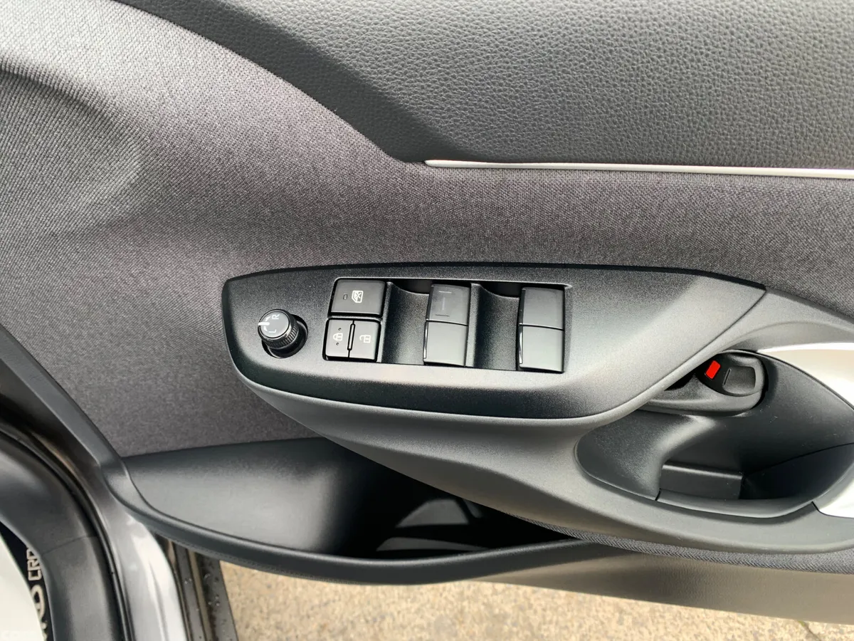 Toyota Yaris Cross Hatchback, Petrol Hybrid, 2024, Grey