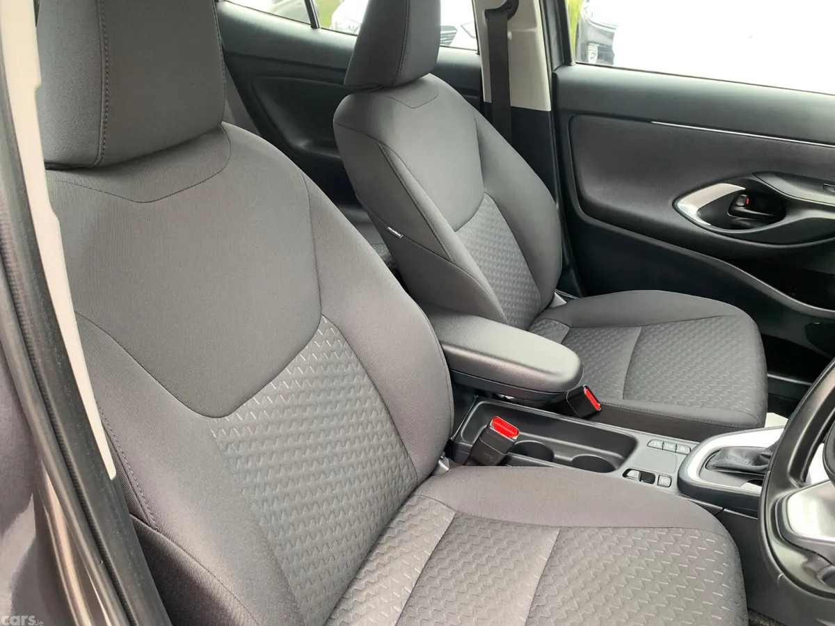 Toyota Yaris Cross Hatchback, Petrol Hybrid, 2024, Grey