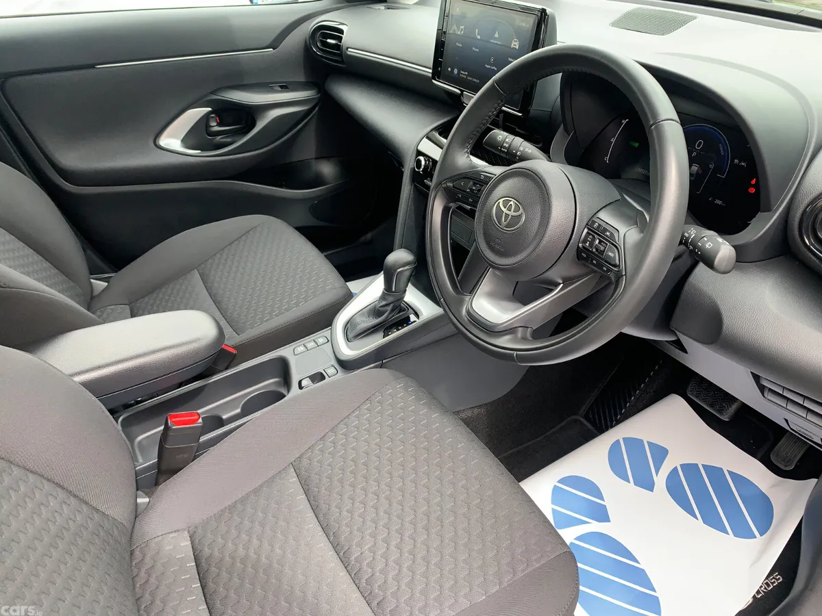 Toyota Yaris Cross Hatchback, Petrol Hybrid, 2024, Grey