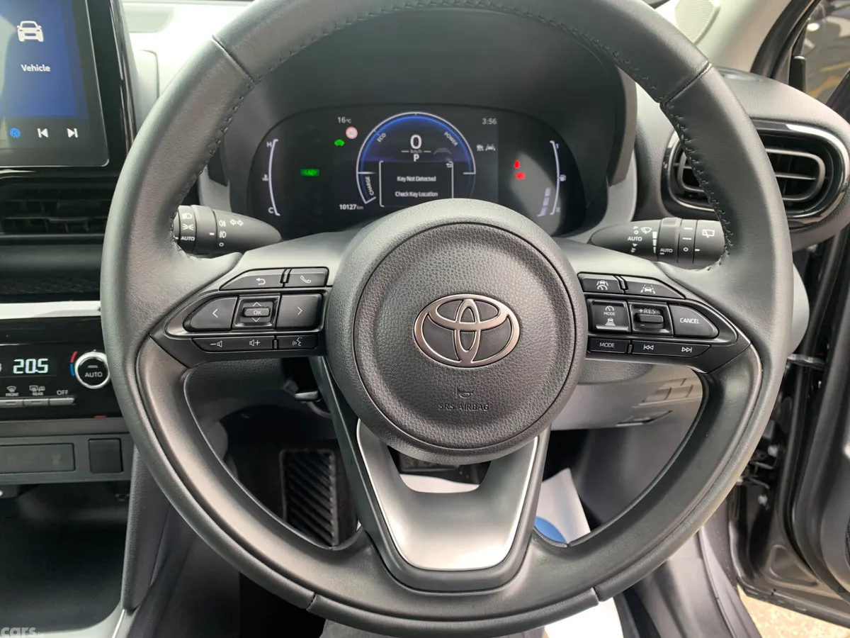 Toyota Yaris Cross Hatchback, Petrol Hybrid, 2024, Grey