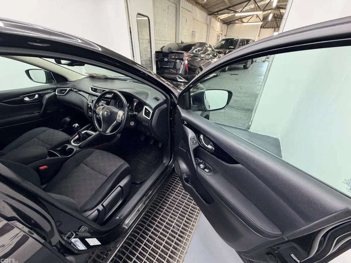 Nissan Qashqai Hatchback, Diesel, 2015, Black