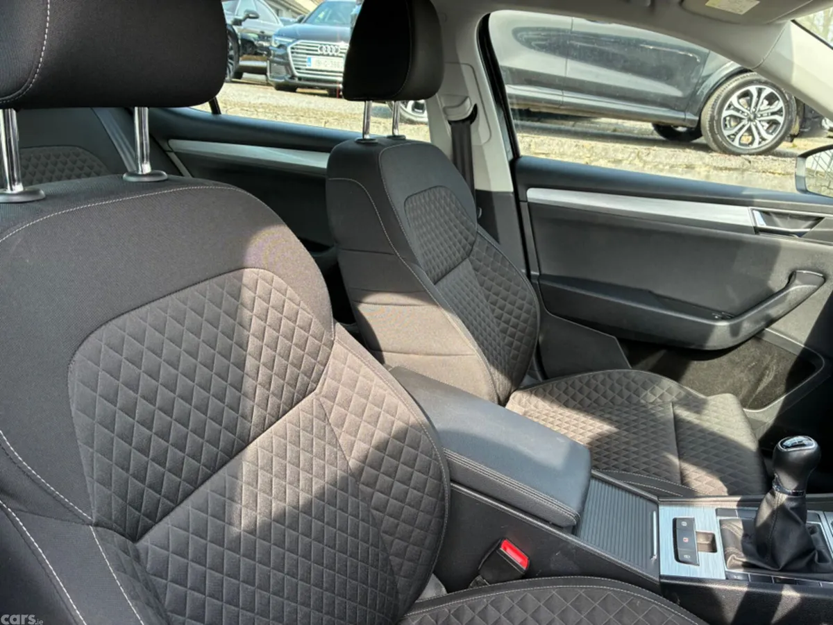 Skoda Superb Hatchback, Diesel, 2022, Black