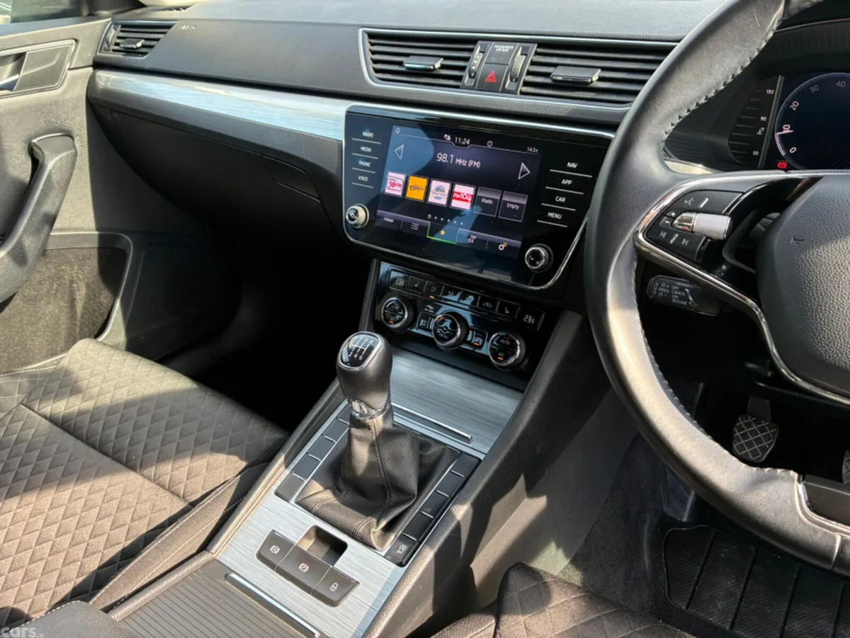 Skoda Superb Hatchback, Diesel, 2022, Black