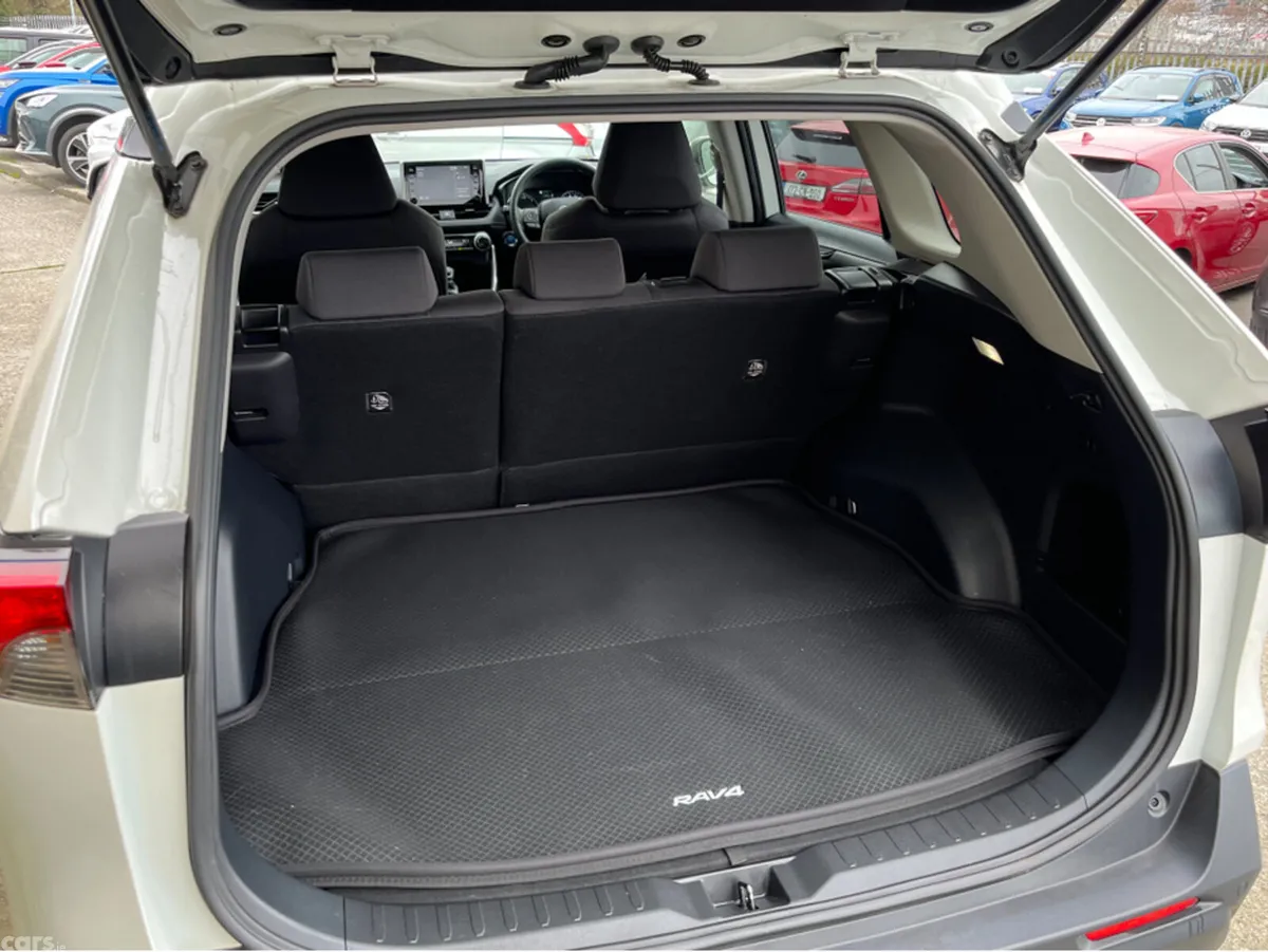 Toyota RAV4 SUV, Petrol Hybrid, 2022, White