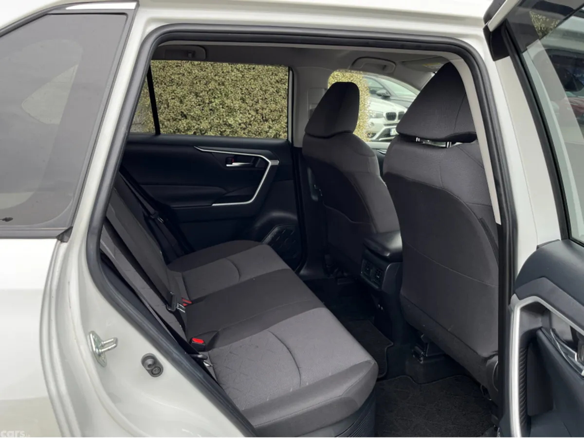 Toyota RAV4 SUV, Petrol Hybrid, 2022, White