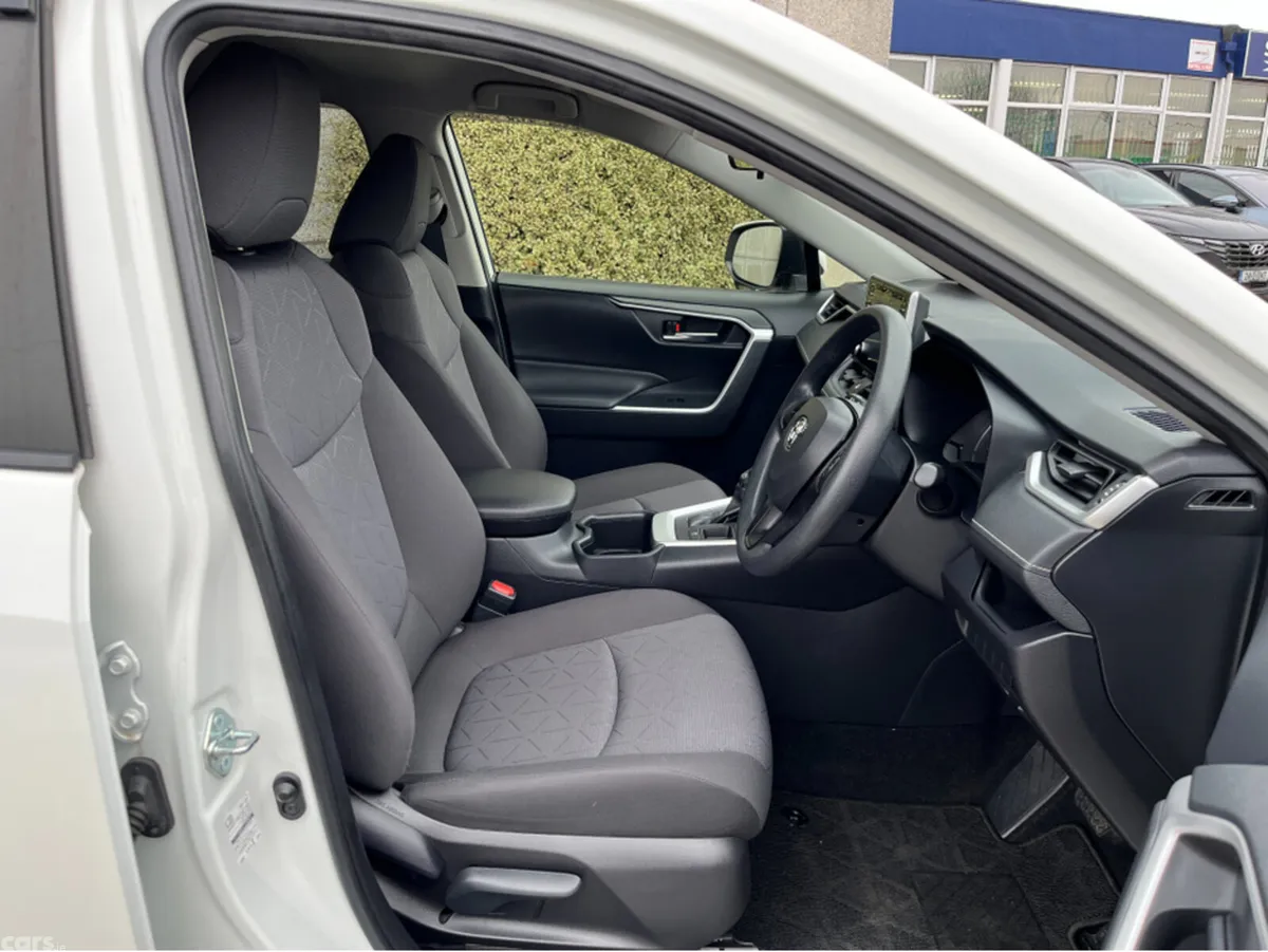 Toyota RAV4 SUV, Petrol Hybrid, 2022, White