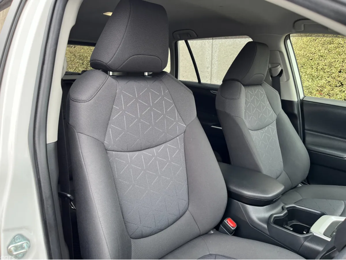 Toyota RAV4 SUV, Petrol Hybrid, 2022, White