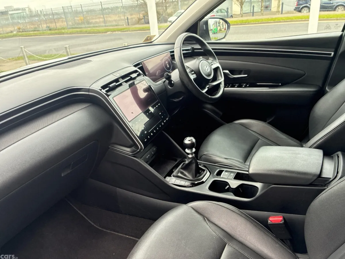 Hyundai Tucson EXECUTIVE PLUS  *UPGRADED 19" ALLOY, Swords