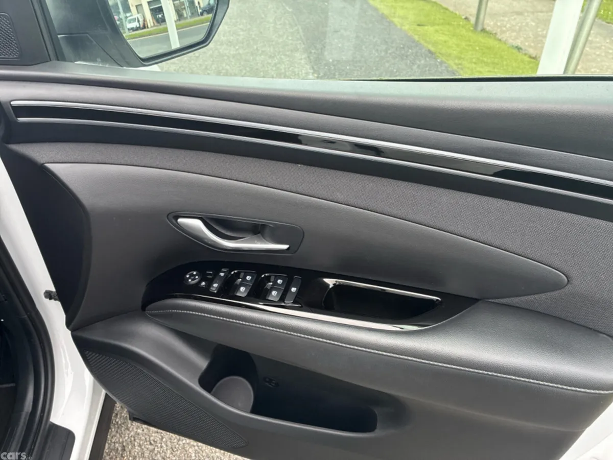 Hyundai Tucson EXECUTIVE PLUS  *UPGRADED 19" ALLOY, Swords