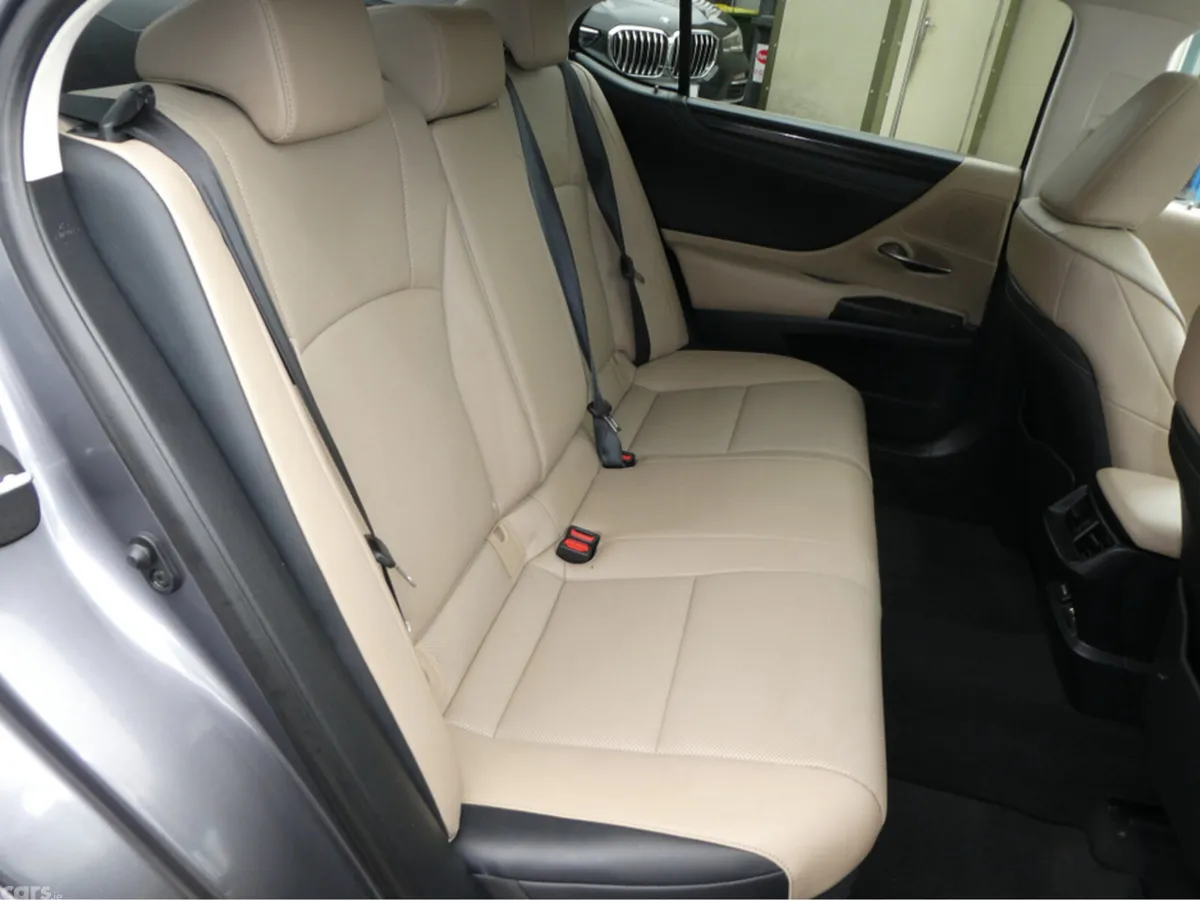 Lexus ES Saloon, Petrol Hybrid, 2021, Grey