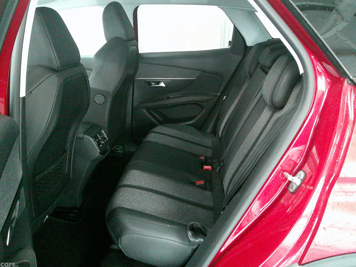 Peugeot 3008 MPV, Diesel, 2020, Red