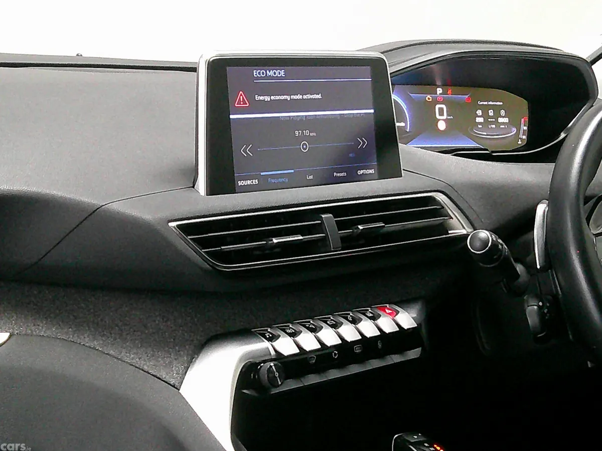 Peugeot 3008 MPV, Diesel, 2020, Red