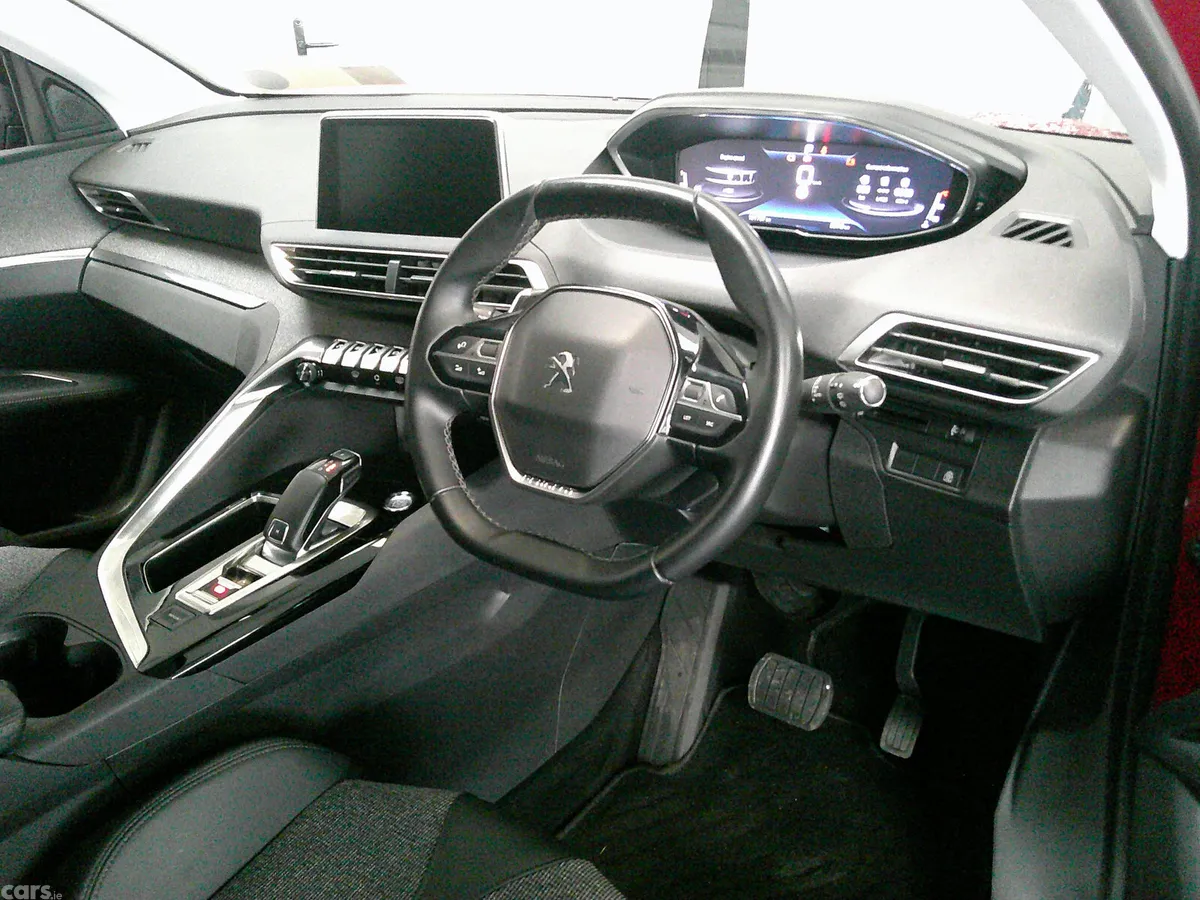 Peugeot 3008 MPV, Diesel, 2020, Red