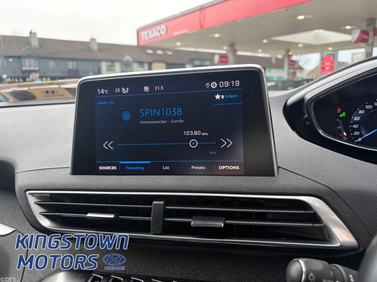 Peugeot 3008 MPV, Petrol, 2019, White