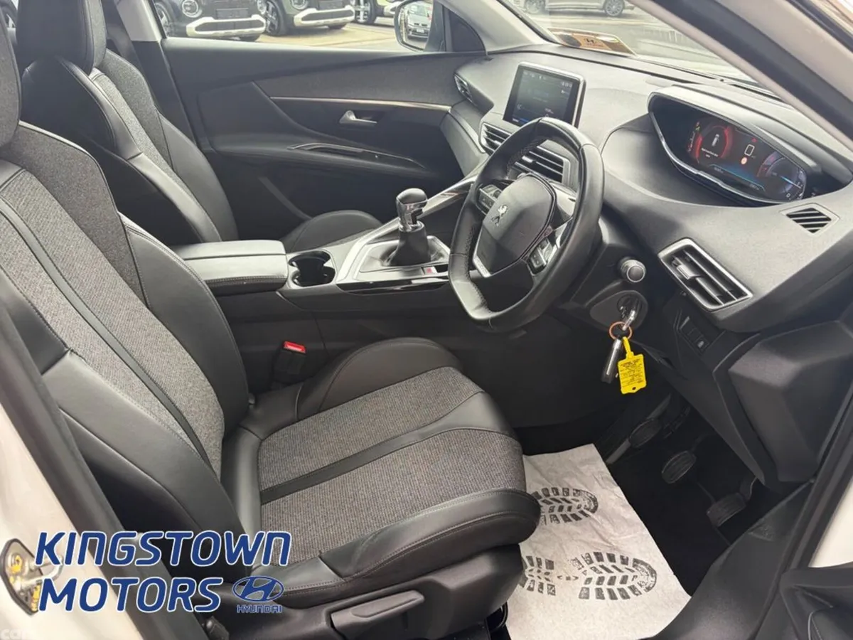 Peugeot 3008 MPV, Petrol, 2019, White