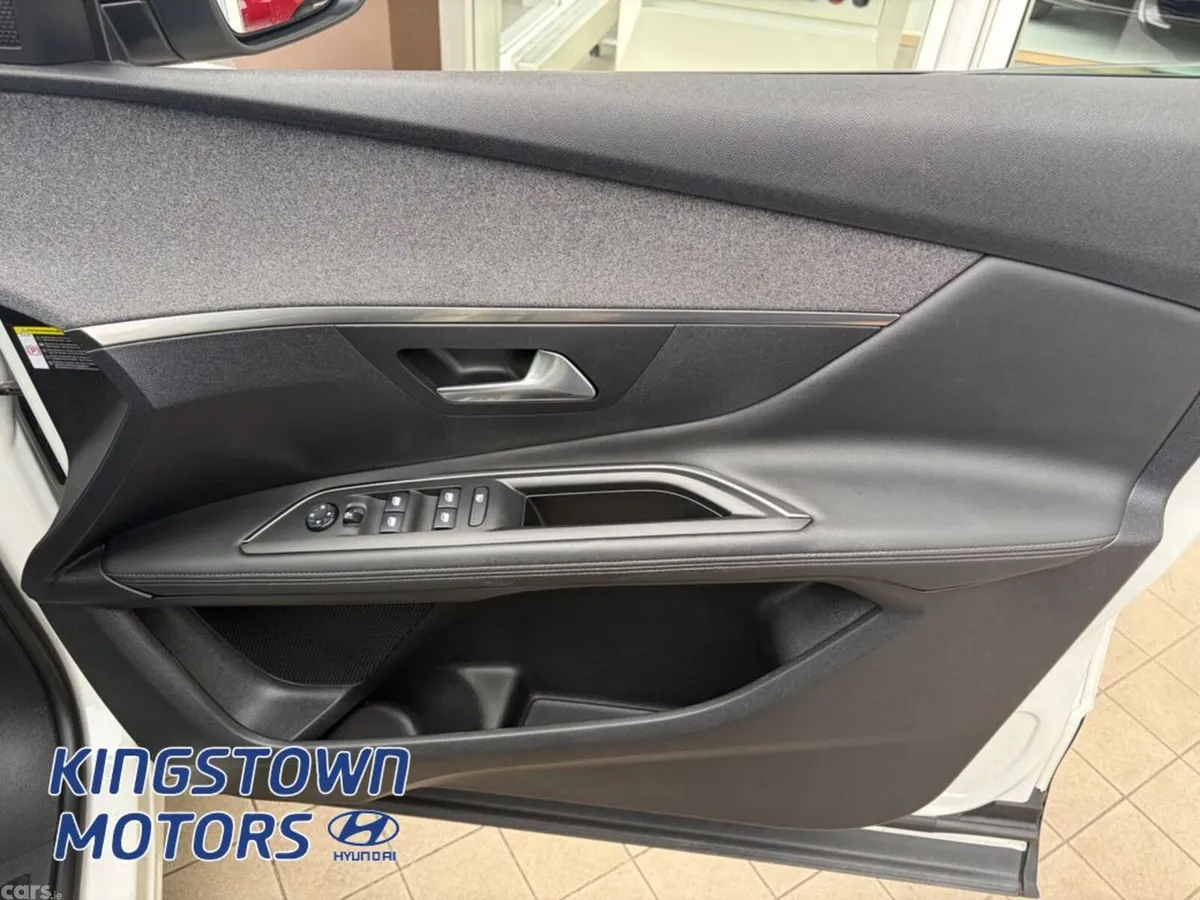 Peugeot 3008 MPV, Petrol, 2019, White