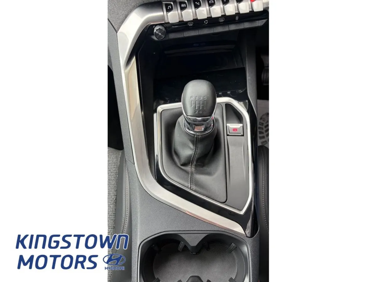 Peugeot 3008 MPV, Petrol, 2019, White