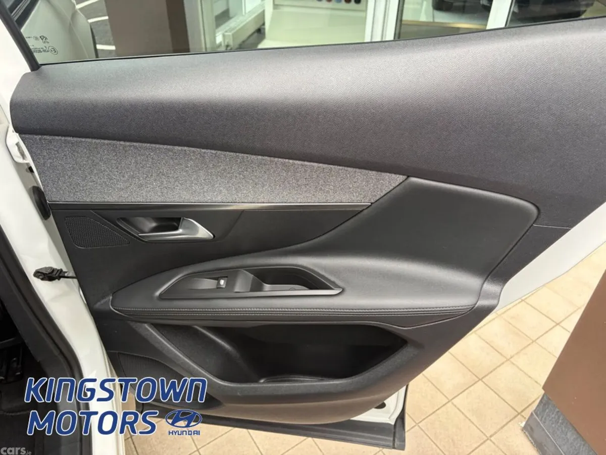 Peugeot 3008 MPV, Petrol, 2019, White