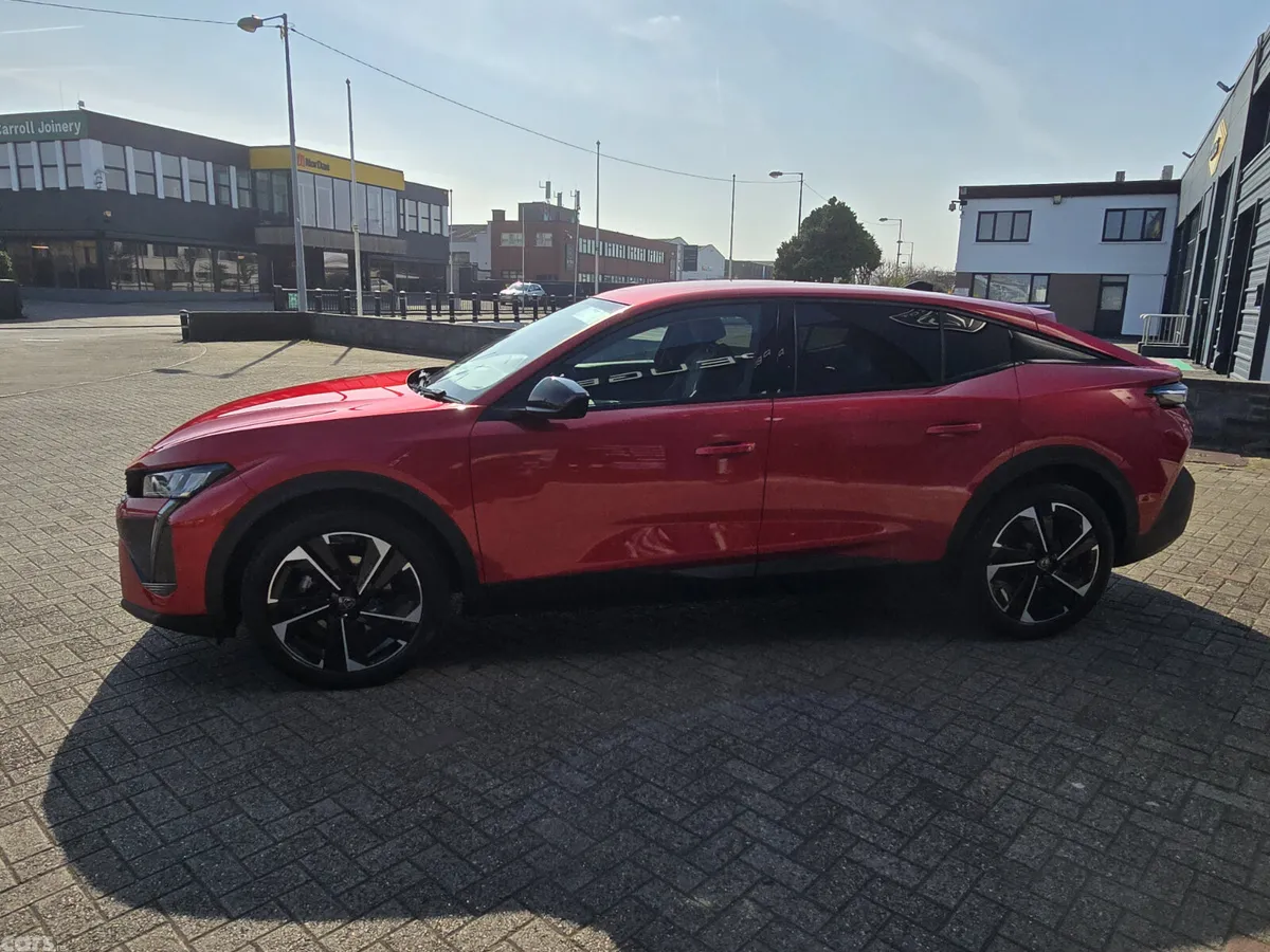 Peugeot 408 Hatchback, Petrol, 2025, Red